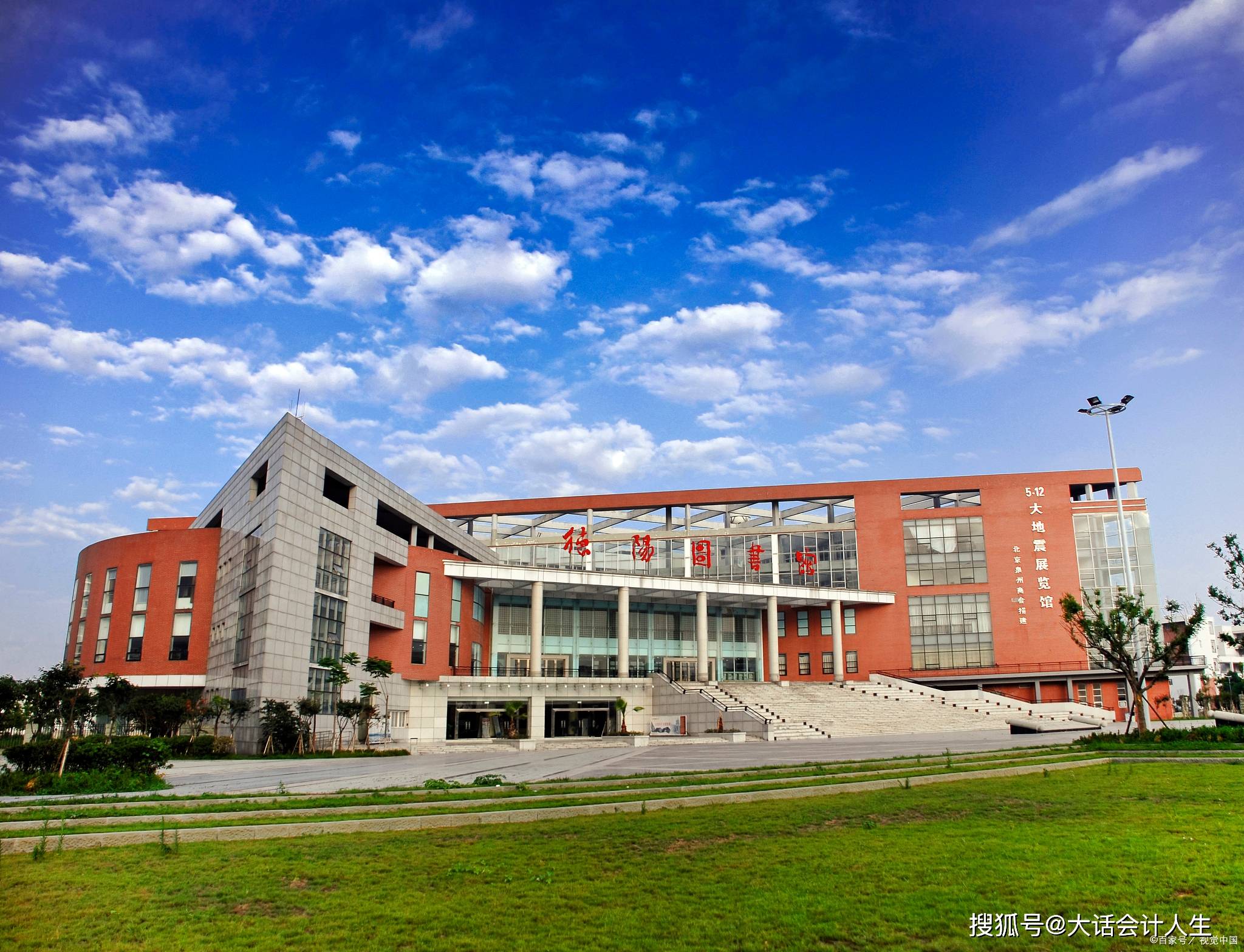 广东开放大学的办学历史可以追溯到1985年,当时是广东省成人大专学校
