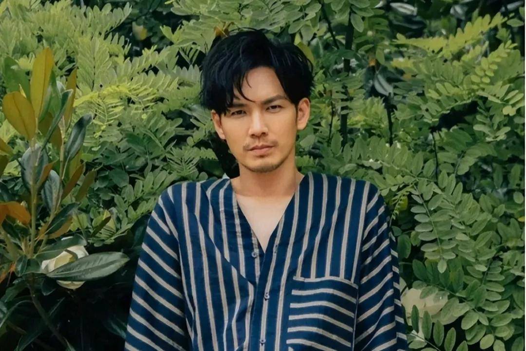 49岁钟汉良疑整容失败,脸部忽胖忽瘦,显老十岁让人认不出_显得_不知道