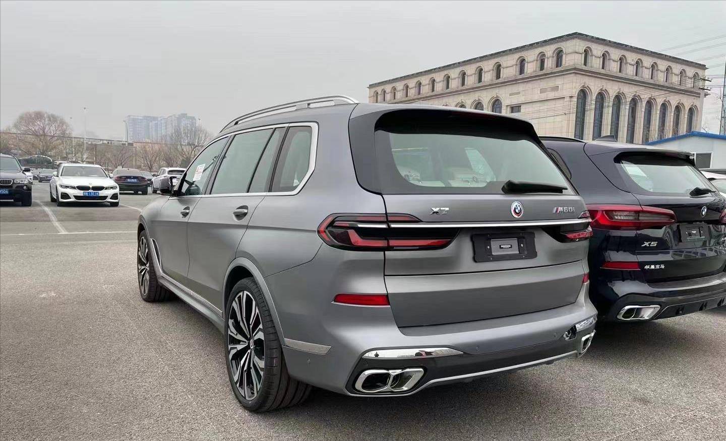 新款宝马x7 m60i国内实拍,外观霸气,4.7秒破百,售172.