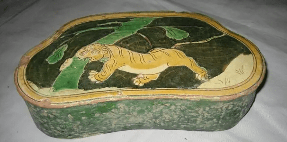 从宋朝社会风尚转变,看三彩枕的发展历程,对造型和纹饰有何冲击_装饰