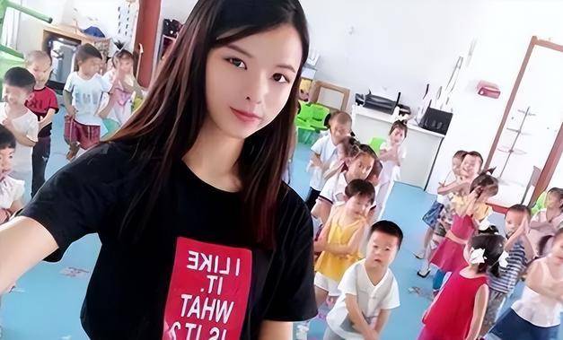 一个在网上到处"挖呀挖呀挖"的幼儿园女老师,用童谣治愈了人心.