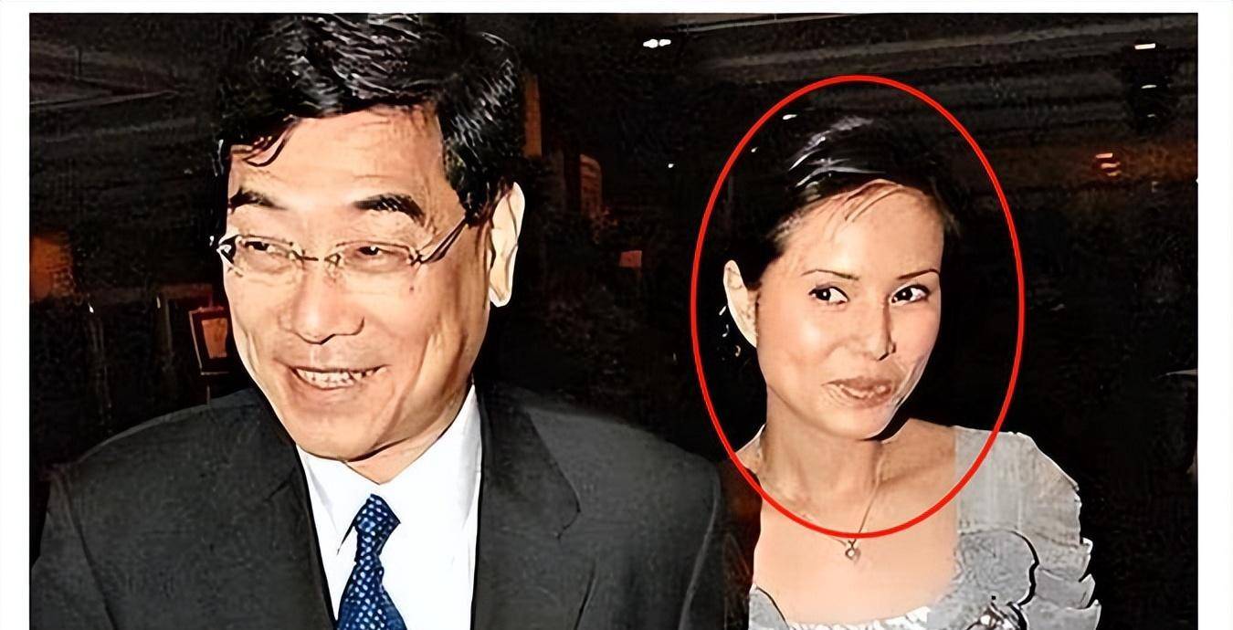 58岁不老女神李若彤,近况曝光,帮网友捉奸,不避偷拍行侠仗义_老公_一