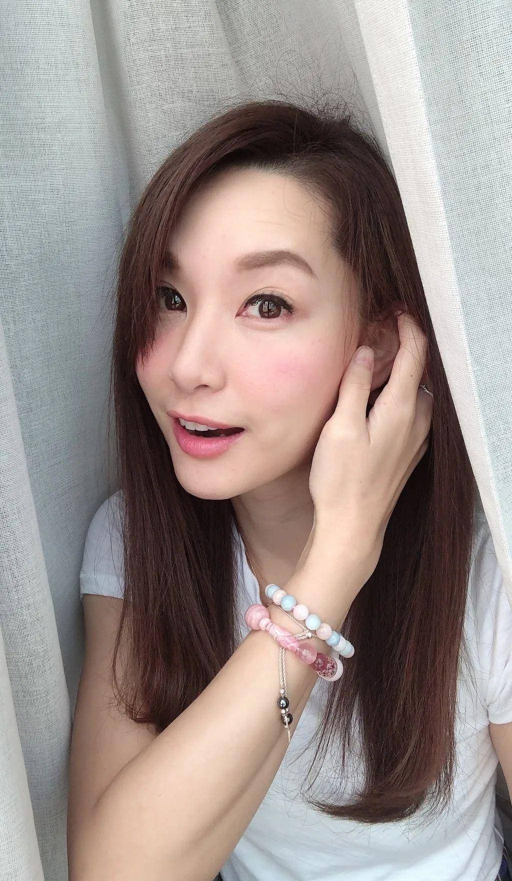 43岁徐子珊罕见现身,状态甚好身材零走样,因性格缺陷选择息影_网友