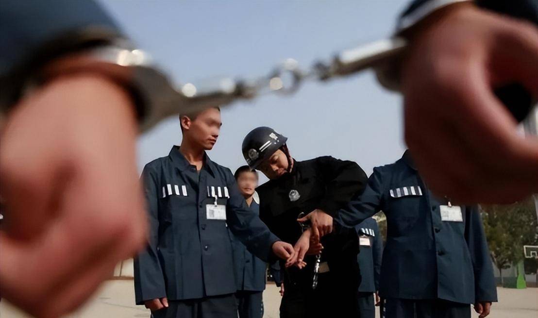 李洁_王祎_金易