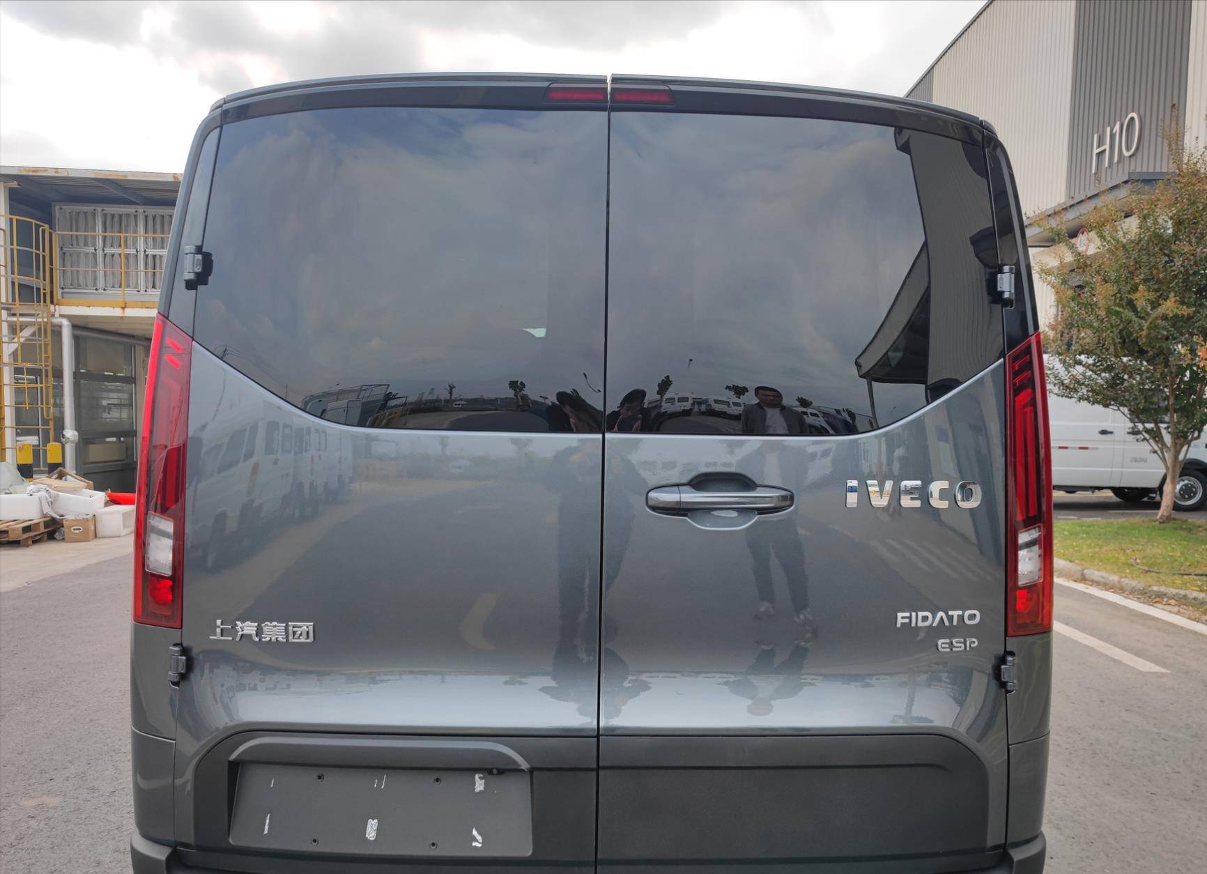 福特全顺地位难保?依维柯聚星官图发布,颜值高,配2.