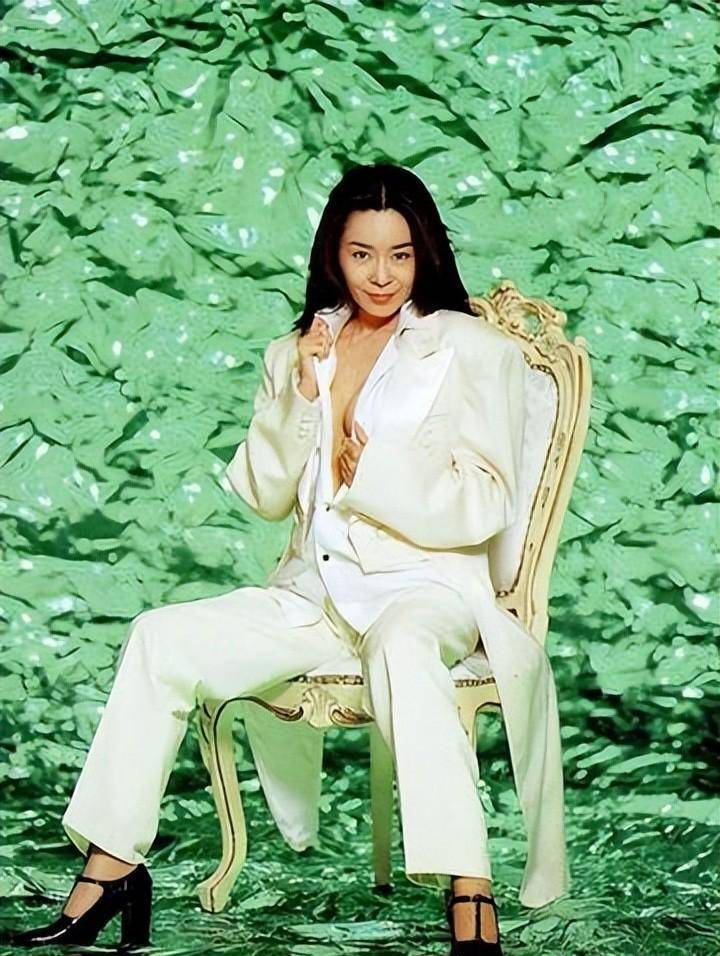 不清醒的喻可欣:和刘德华恋爱3年怀念了30年,是深情还是炒作?