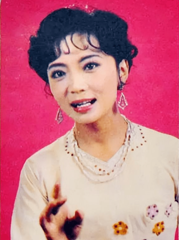 歌唱家李默:暗恋周润发,怀孕后遭家暴离婚,买房被好友骗上千万_音乐