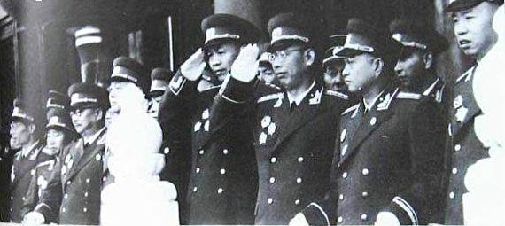 他是一位大将，八大军区司令员中有6位都曾是他的手下，让人尊敬