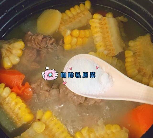 胡蘿蔔玉米龍骨湯,營養豐富,好喝不膩_骨頭_冷水_湯汁