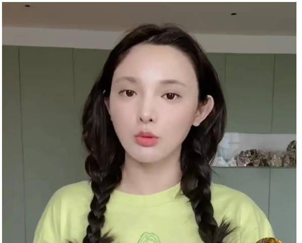 90后女神彭小苒,被批额头填充,别再依赖修图了_明星_软件_周杰伦