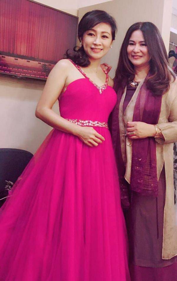 方文琳,隐退多年复出依然美丽,她不打算再结婚,两个女儿好漂亮_王杰