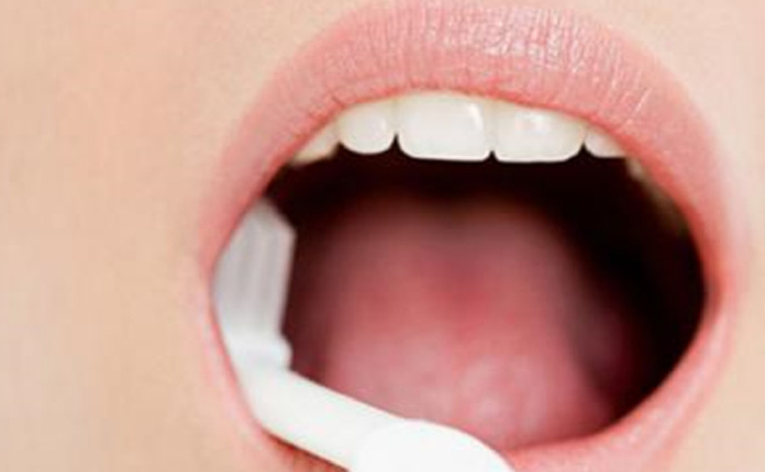 天天刷牙也口臭怎么办？这五个症状要及时改善治疗
