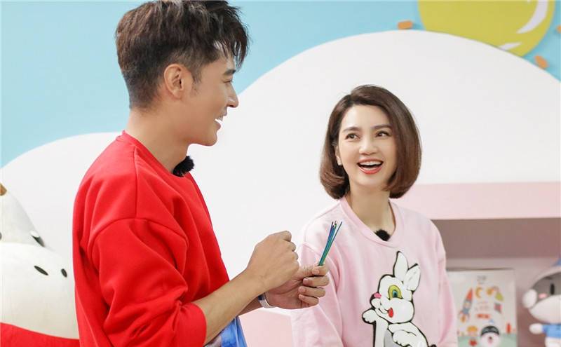 洪欣发致歉信否认离婚,未用繁体字引争议,大量粉丝取关_张丹峰_毕滢