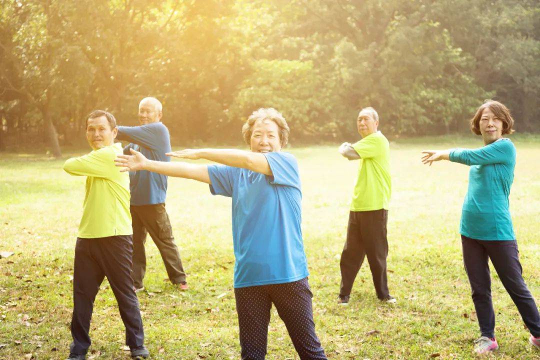 人民日报指出，要为老年人体育提供更多助力，共享之家积极在行动