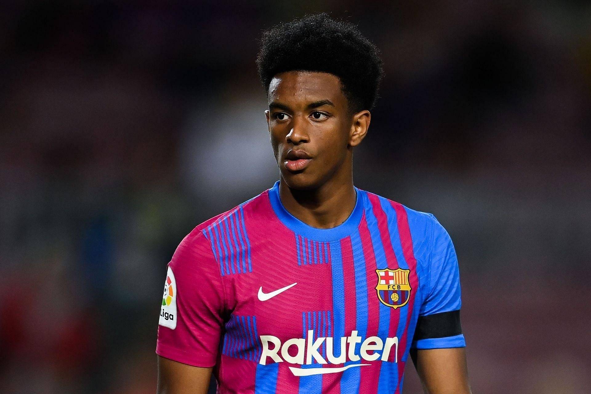 哈维:阿尔巴依然备受重视,他的离开取决于他自己_球员_巴塞罗那_比赛