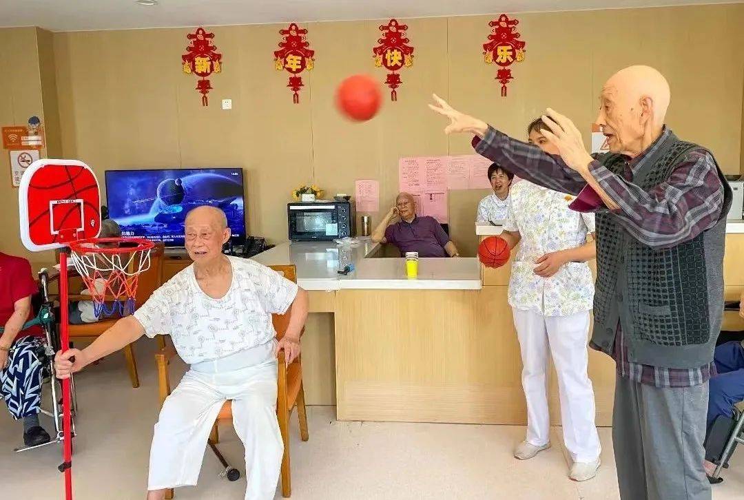 人民日报指出，要为老年人体育提供更多助力，共享之家积极在行动