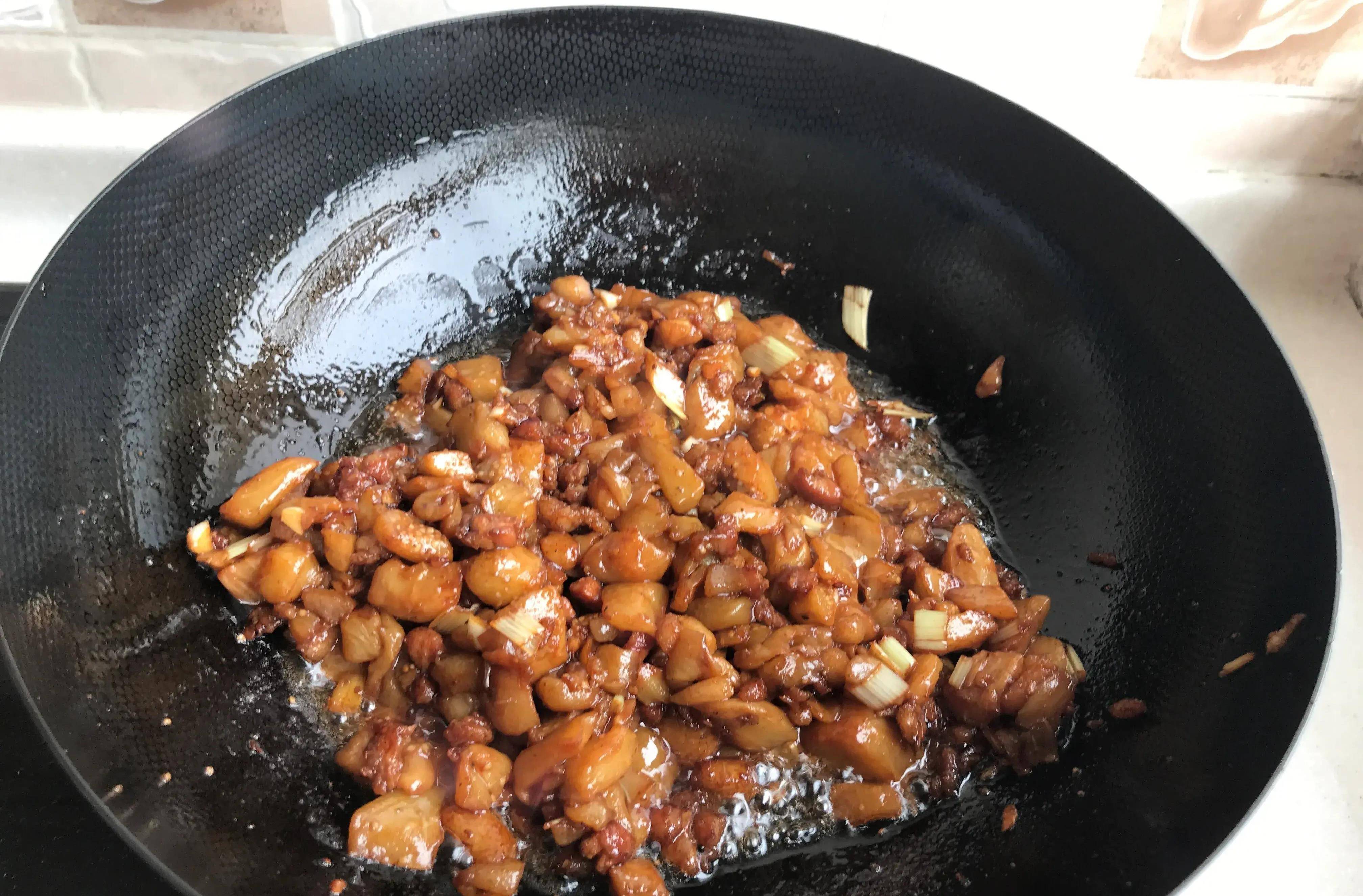 茄子肉丁打卤面,浓香味美真解馋,夏秋之际就吃它_一大_味道_甜面酱