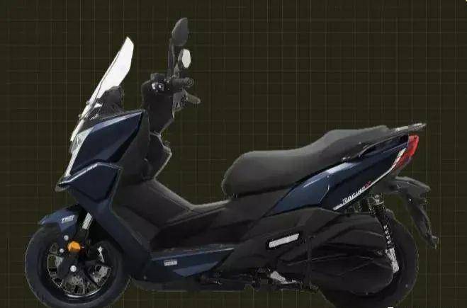 采用龙骨框架,大油箱设计,并配套有tcs牵引力控制系统的150踏板车