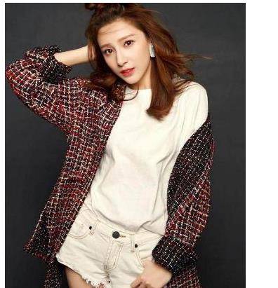 电视主持人马凡舒,走秀泳裤意外滑落,淡定应对令网友称赞:霸气_比赛_