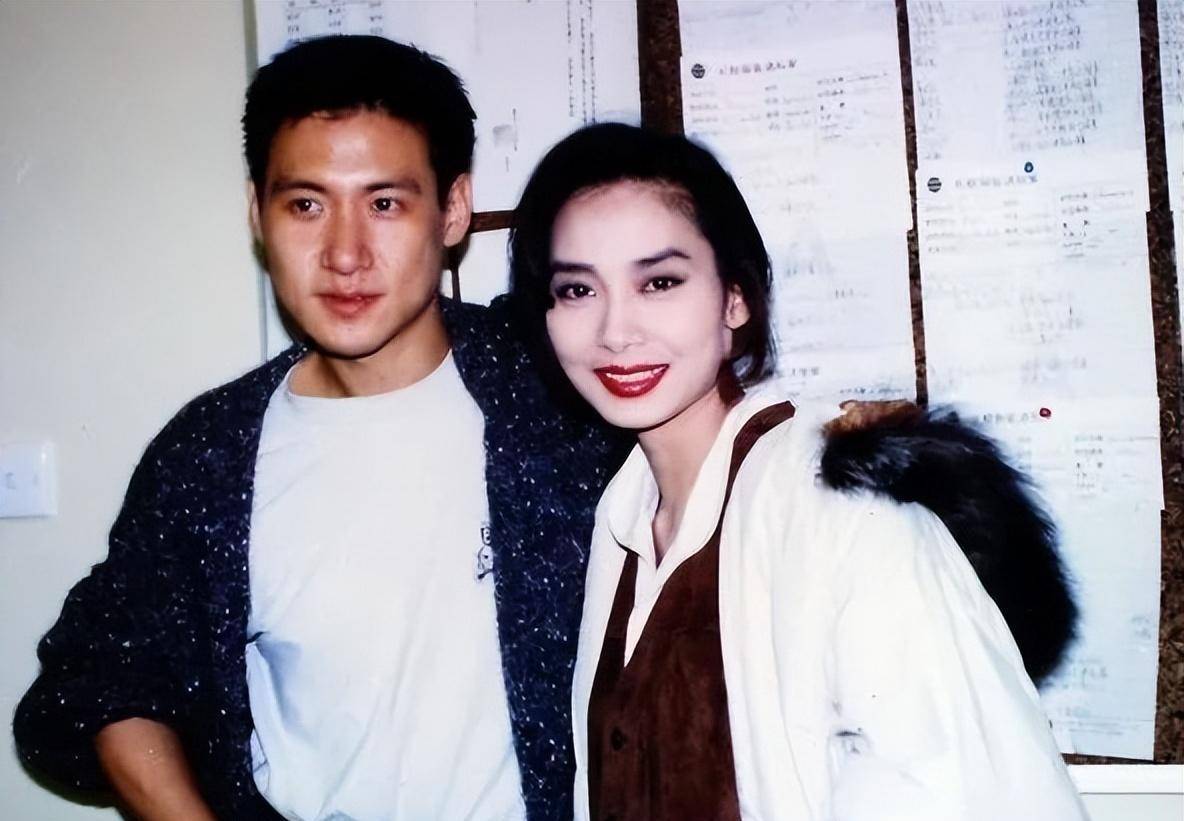 3年换21个佣人,不让婆婆抱孩子,张学友的妻子凭啥被独宠36年_罗美薇