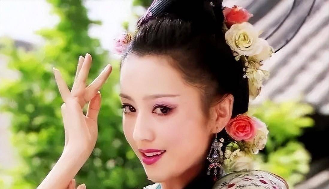 “梨涡笑靥”出美人,这12位女星,浅浅一笑迷众生_气质_许晴_时尚