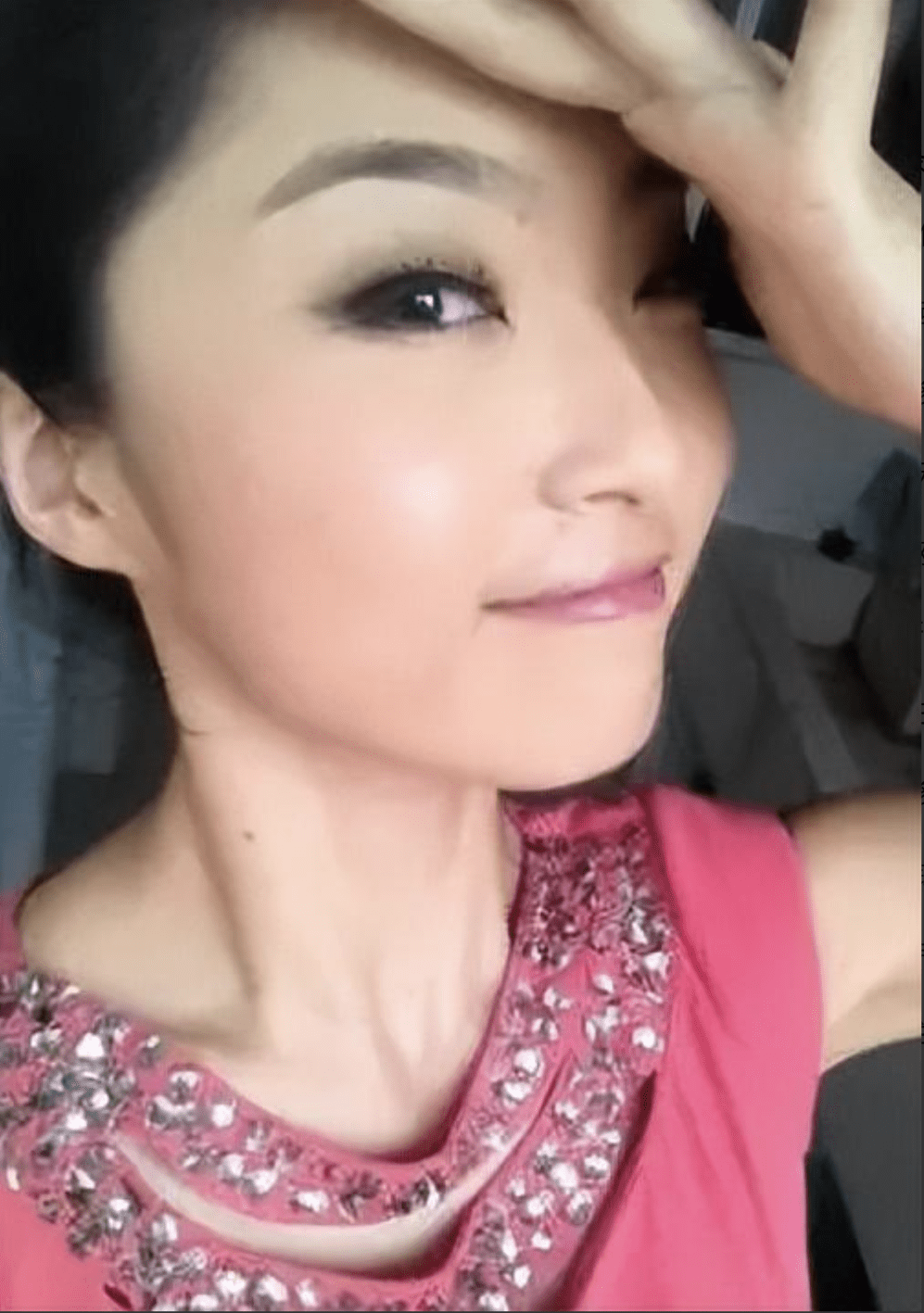 于是失控的张永磊拿出准备好的菜刀砍向了马翩然,连砍七刀,刀刀致命.