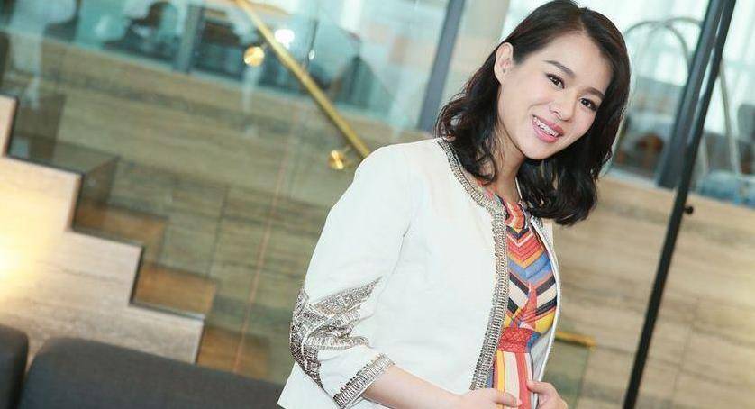 "最丑港姐"胡杏儿:怒甩渣男,逆袭影后,一手烂牌打成王炸_黄宗泽_香港