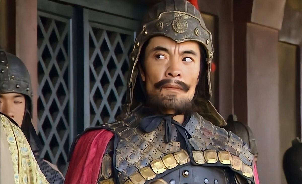 他不但领着负责宿卫宫廷的卫尉大权,而且还是对国家军事政策有着极大