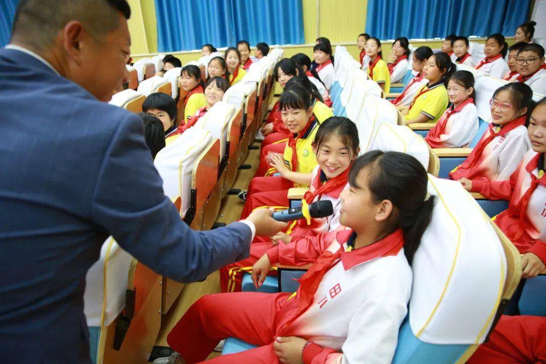 学生互动节目演出本次演出采用线上和线下相结合的方式,卸甲山校区