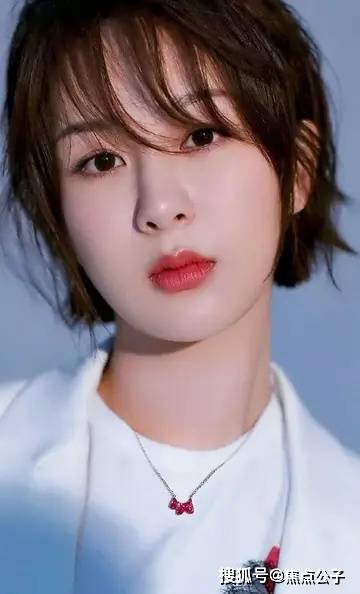 杨紫找对风格了?离开欢瑞状态飞升,个人气质大不相同了!