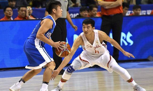 孙铭徽与网红大学生打野球发生冲突,用篮球砸对方的大腿_行为_职业