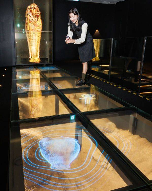 透明oled亮相行业展会,科技感,未来感拉满_搜狐汽车_搜狐网