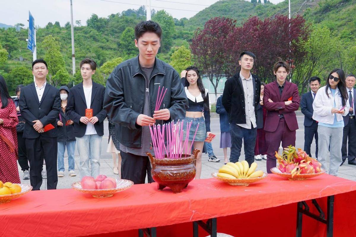 短剧《绝世龙婿》在贵州都匀正式开机_秦飞_李卓凡_北京