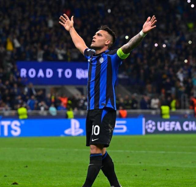 国米越来越喜欢他,这不单是因为他已在米兰德比打入8球,是绝对的德比