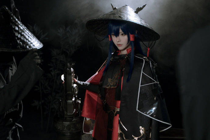 cos:明日方舟万重山假日威龙陈cosplay正片11p-啊板的猫_伊喵_白嫖