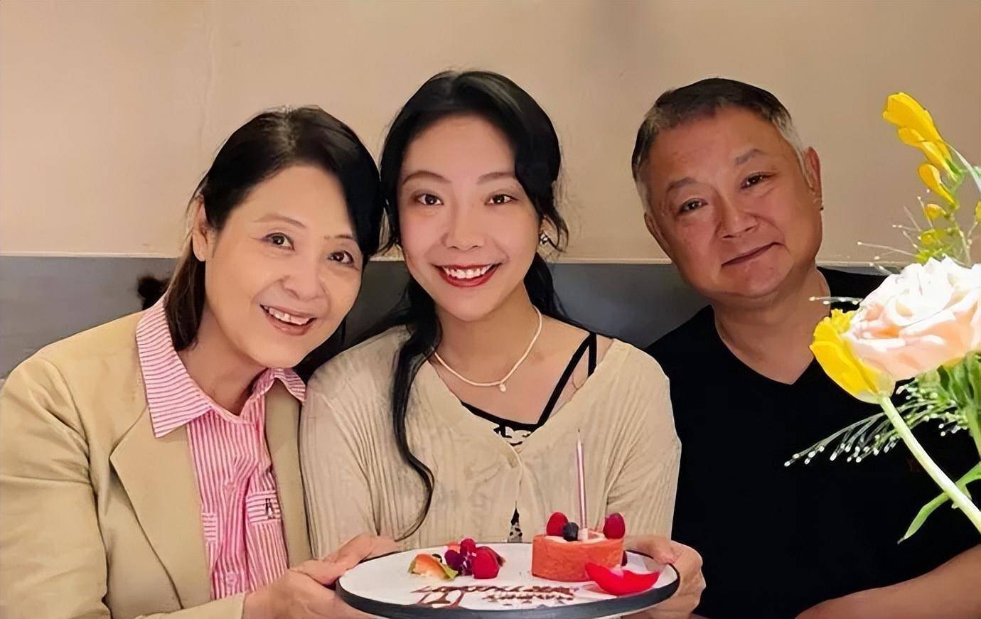 欧阳奋强:和初恋结婚幸福生活27年,儿子早夭,女儿现在是演员_康莉