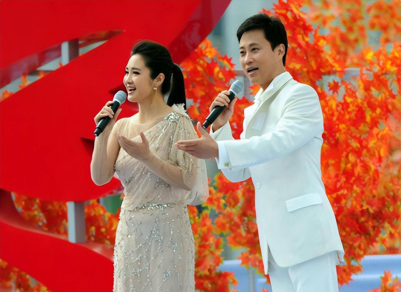 耿为华:娶小14岁娇妻,宠妻15年后遭抛弃,分手时与女儿抱头痛哭_父母
