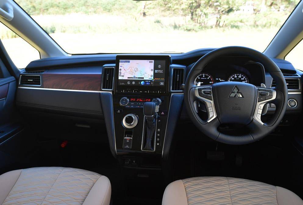 新款的三菱得利卡d5车身长度达到4.