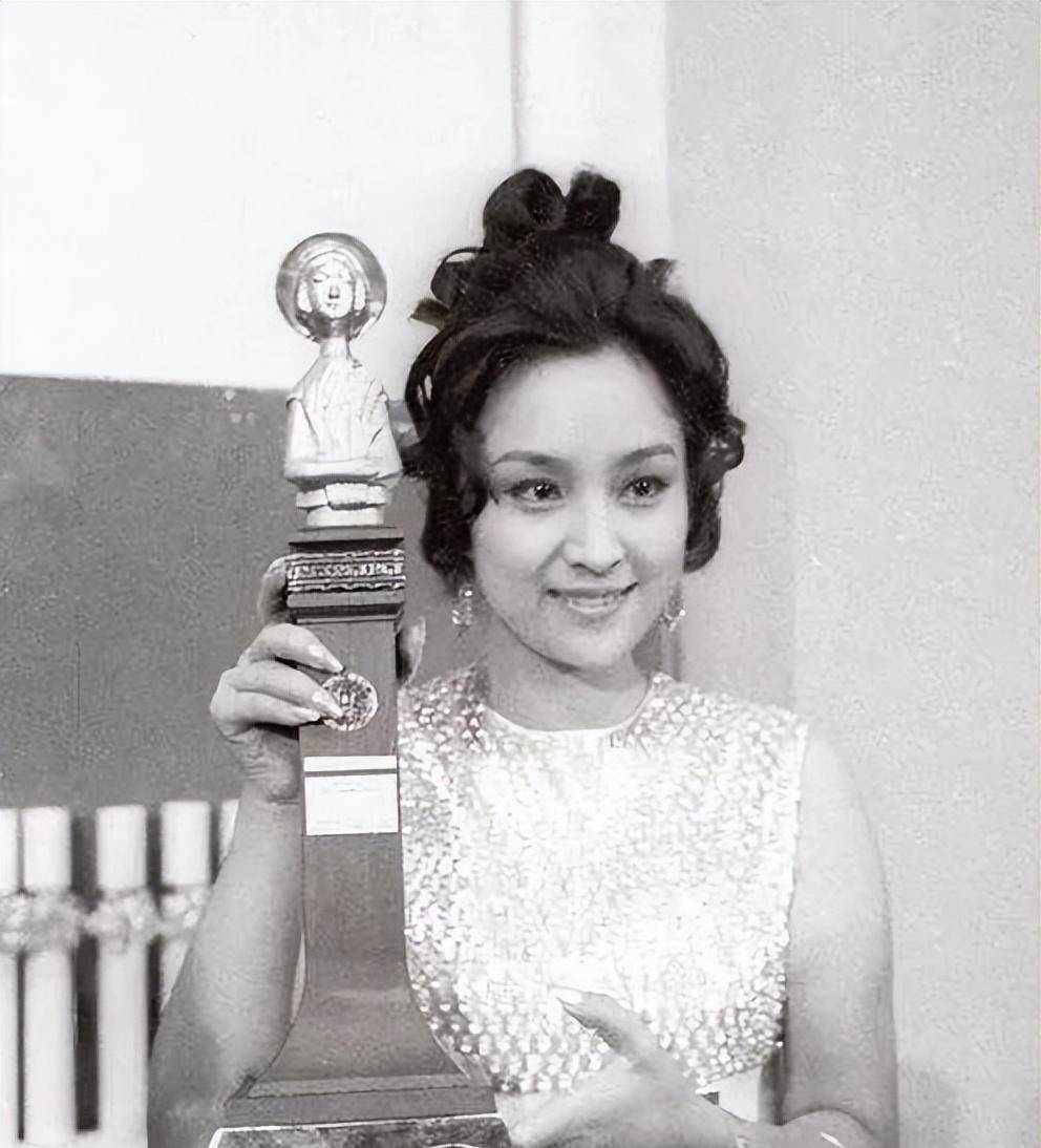 甄珍:分手46年,依然能让前夫谢贤念念不忘,她到底有啥魅力_女儿_母亲