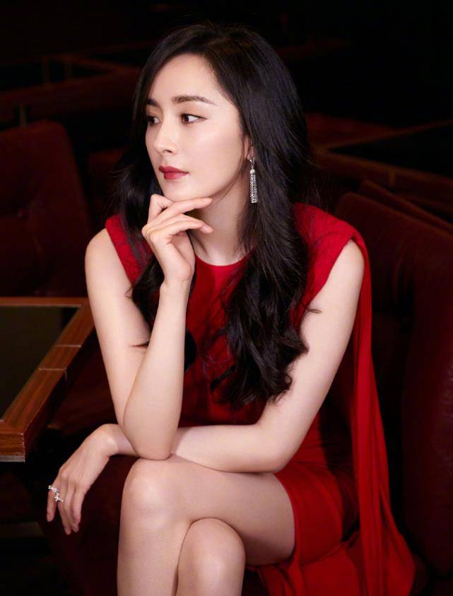 杨幂"例假裙"造型要火了!