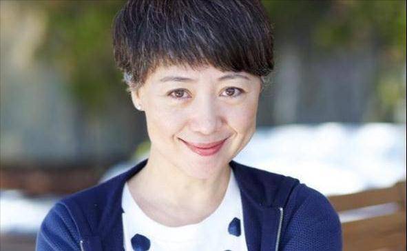 演员任程伟花9元娶初恋,住7年地下室,成名后对患难妻宠爱有加_黄蕾