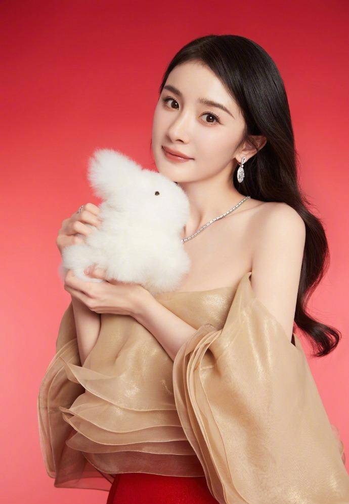 杨幂最新封面照,身穿修身裙踏天际,傲人美人鱼般的身材_咪咪_一身