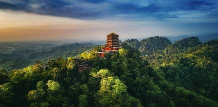 青城山景区,群峰环绕起伏,适合休闲度假的好去处_成都市_风景_山路