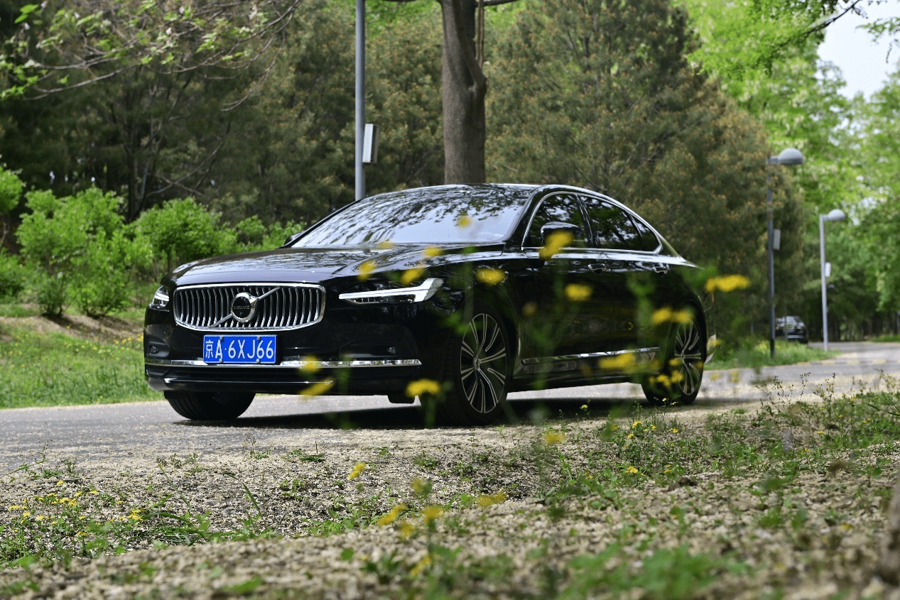 北欧豪华旗舰轿车再升级,试驾沃尔沃2023款s90,感受典雅之美_搜狐汽车