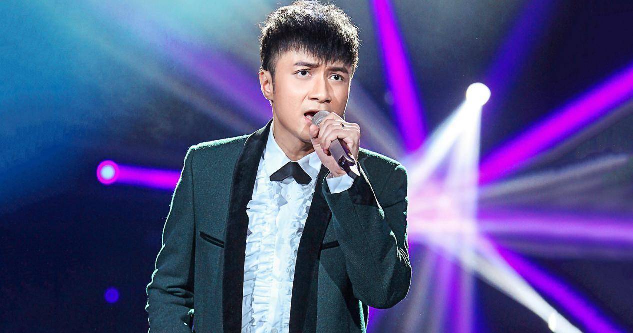 "何书桓当爸爸了",古巨基晒出三口的照片,恭喜古巨基喜当爹了_乐坛_一