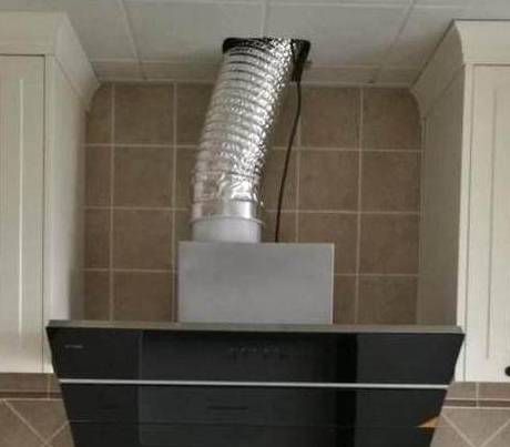 抽油烟机管道到底是装吊顶还是吊柜?这么做排烟效果最佳!_厨房_维修_