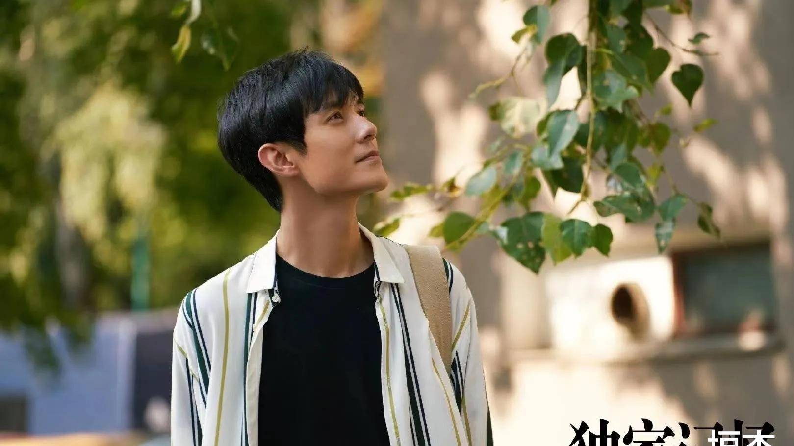 《1921》中张超出演的"陈公博"西装革履,大背头出场,独特的气质让人