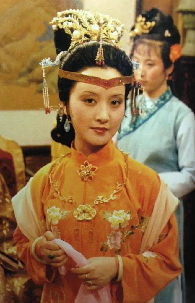 《红楼梦》王熙凤是大家闺秀为啥不识字呢？古代女人基本都不识字