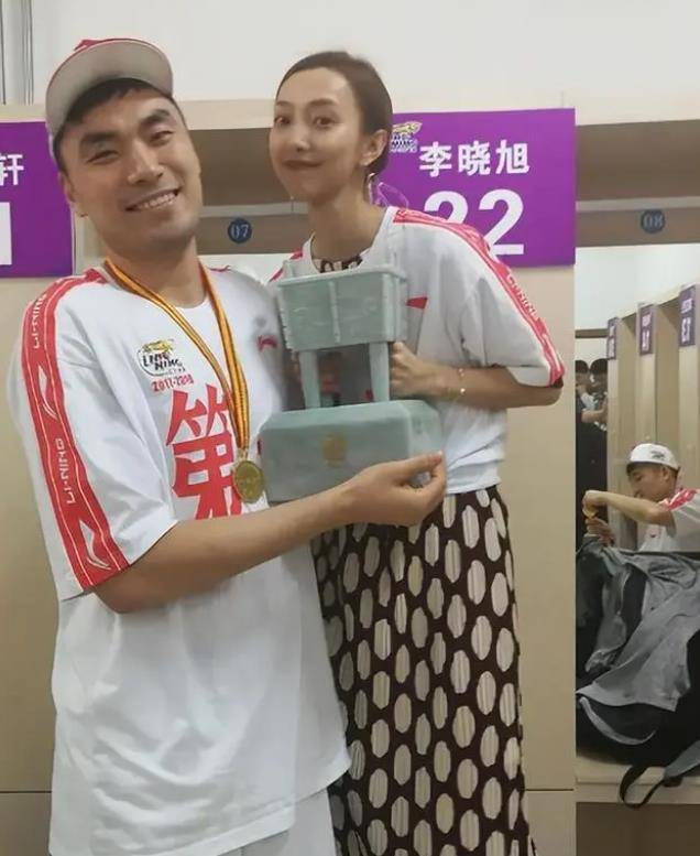 从退役边缘到连夺两冠,17年生涯,李晓旭从辽篮赚到多少薪水?