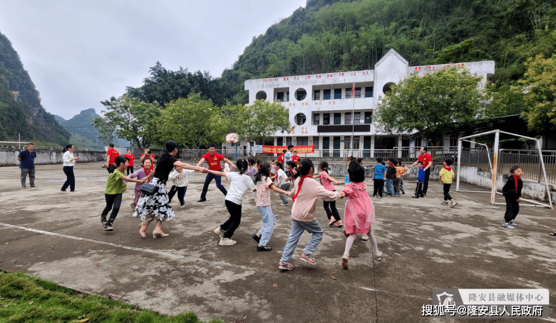 乔建镇中心小学图片图片